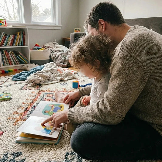 Hoy con Vos - adulto y nino leyendo juntos